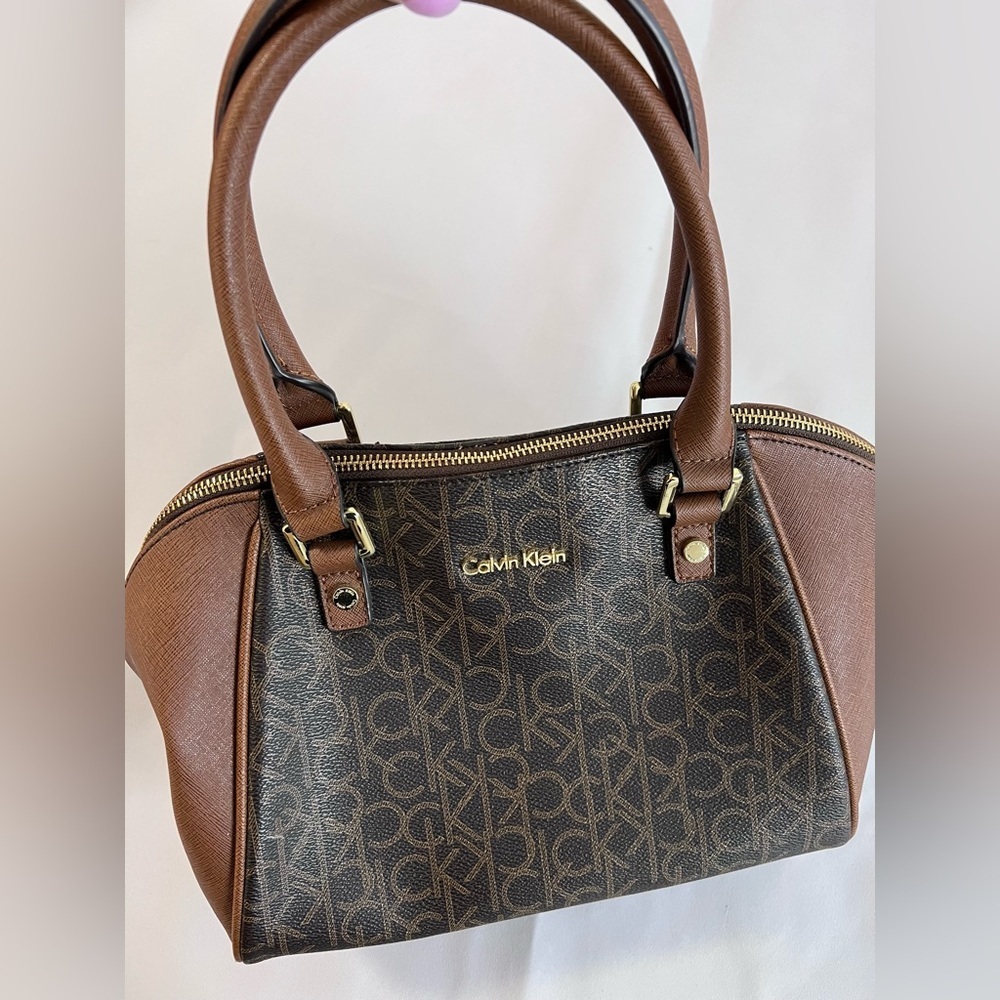Calvin Klein‎ 2-Way Signature Dome Satchel Women’s